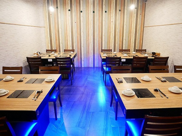 饕戶精緻鍋物:饕戶精緻鍋物-台中西屯精緻火鍋 和牛、霸氣海鮮應有盡有 優雅舞伶承載滿滿肉品 上桌超吸睛 商業午餐讓小資族也能吃得巧