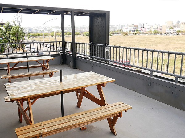 饕戶精緻鍋物:饕戶精緻鍋物-台中西屯精緻火鍋 和牛、霸氣海鮮應有盡有 優雅舞伶承載滿滿肉品 上桌超吸睛 商業午餐讓小資族也能吃得巧