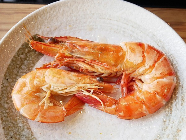 饕戶精緻鍋物:饕戶精緻鍋物-台中西屯精緻火鍋 和牛、霸氣海鮮應有盡有 優雅舞伶承載滿滿肉品 上桌超吸睛 商業午餐讓小資族也能吃得巧