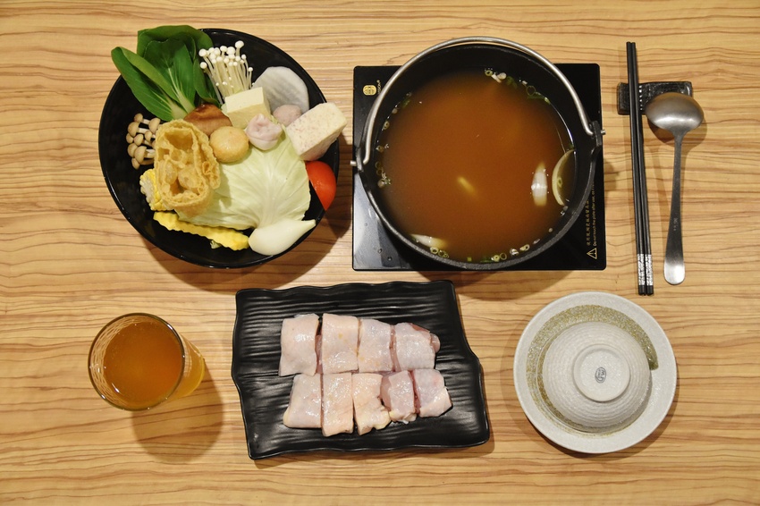 台中美食 ∣ 饕戶精緻鍋物 ∣  滿滿肉盤與超豐盛配料 平價又頂級美味的火鍋就是這一家！