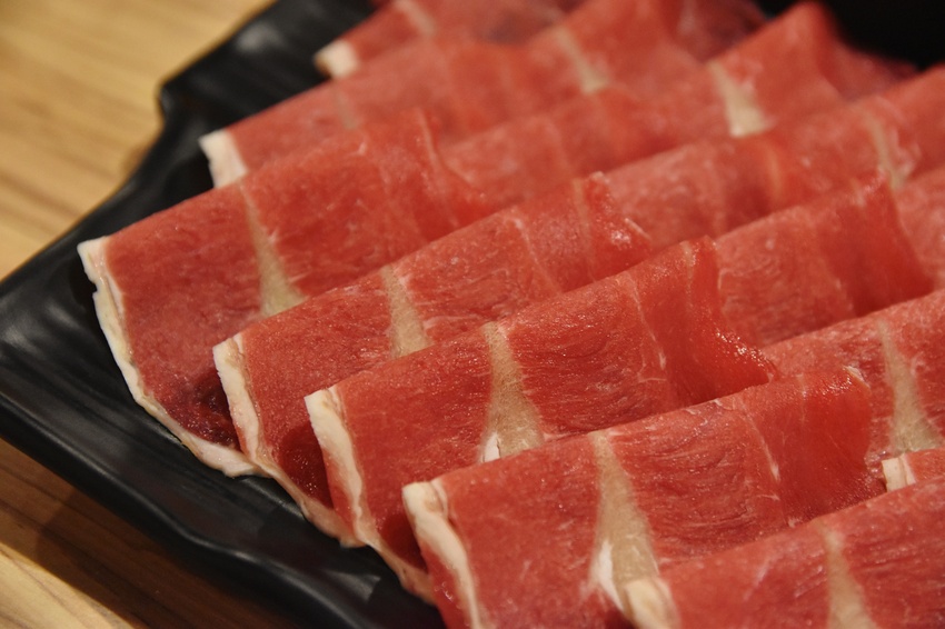 台中美食 ∣ 饕戶精緻鍋物 ∣  滿滿肉盤與超豐盛配料 平價又頂級美味的火鍋就是這一家！