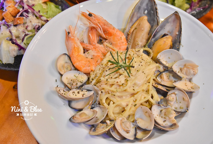 路上音樂餐酒館 中科店 唱歌 KTV PUB 啤酒13 路上音樂餐酒館 中科店 唱歌 KTV PUB 啤酒13