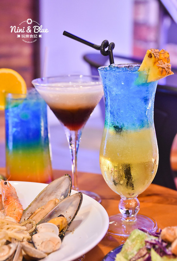 路上音樂餐酒館 中科店 唱歌 KTV PUB 啤酒24 路上音樂餐酒館 中科店 唱歌 KTV PUB 啤酒24