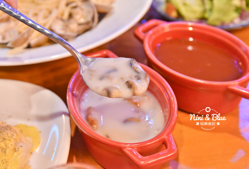 路上音樂餐酒館 中科店 唱歌 KTV PUB 啤酒25 路上音樂餐酒館 中科店 唱歌 KTV PUB 啤酒25