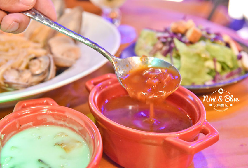 路上音樂餐酒館 中科店 唱歌 KTV PUB 啤酒26 路上音樂餐酒館 中科店 唱歌 KTV PUB 啤酒26