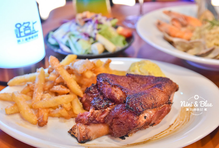 路上音樂餐酒館 中科店 唱歌 KTV PUB 啤酒20 路上音樂餐酒館 中科店 唱歌 KTV PUB 啤酒20