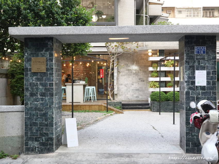 草悟道旁台中新商圈-模範市場週邊美食初整理，集傳統小吃與文青網美店於一身/鑫大略