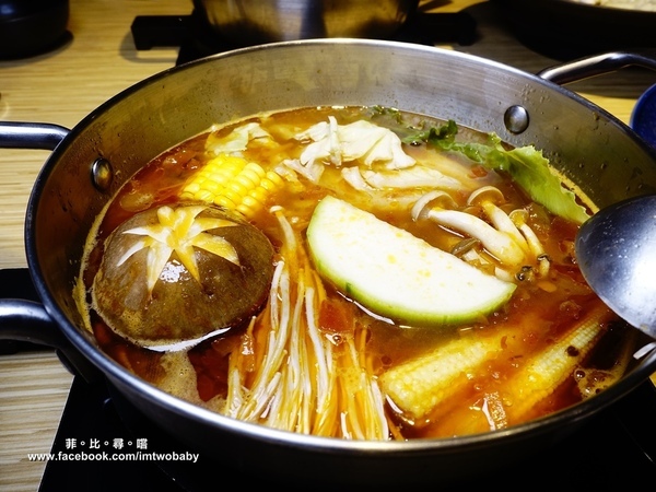 鬼椒一番鍋(府中店):【板橋美食】鬼椒一番鍋-府中店 大份量雙人龍蝦海陸套餐 新鮮澎湃又美味 顛覆傳統的特色個人火鍋 專屬的幸福美味! 鬼椒一番鍋(府中店):【板橋美食】鬼椒一番鍋-府中店 大份量雙人龍蝦海陸套餐 新鮮澎湃又美味 顛覆傳統的特色個人火鍋 專屬的幸福美味!