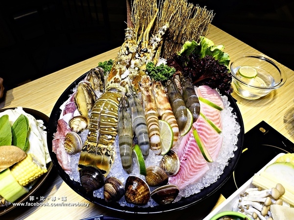 鬼椒一番鍋(府中店):【板橋美食】鬼椒一番鍋-府中店 大份量雙人龍蝦海陸套餐 新鮮澎湃又美味 顛覆傳統的特色個人火鍋 專屬的幸福美味! 鬼椒一番鍋(府中店):【板橋美食】鬼椒一番鍋-府中店 大份量雙人龍蝦海陸套餐 新鮮澎湃又美味 顛覆傳統的特色個人火鍋 專屬的幸福美味!