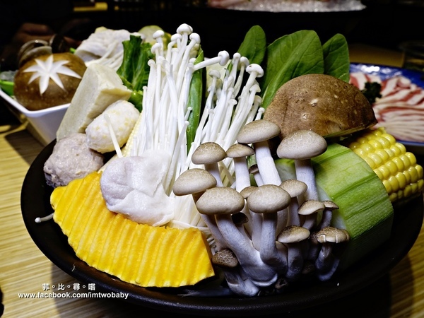 鬼椒一番鍋(府中店):【板橋美食】鬼椒一番鍋-府中店 大份量雙人龍蝦海陸套餐 新鮮澎湃又美味 顛覆傳統的特色個人火鍋 專屬的幸福美味! 鬼椒一番鍋(府中店):【板橋美食】鬼椒一番鍋-府中店 大份量雙人龍蝦海陸套餐 新鮮澎湃又美味 顛覆傳統的特色個人火鍋 專屬的幸福美味!