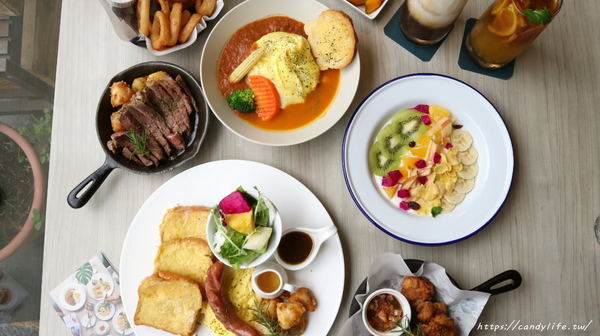 Hecho做咖啡Lite&Deli:台中美食│Hecho做咖啡Lite&Deli〃近中國醫藥大學,超美早午餐,挑高裝潢,網美必訪~