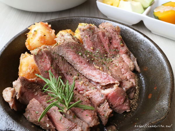 Hecho做咖啡Lite&Deli:台中美食│Hecho做咖啡Lite&Deli〃近中國醫藥大學,超美早午餐,挑高裝潢,網美必訪~