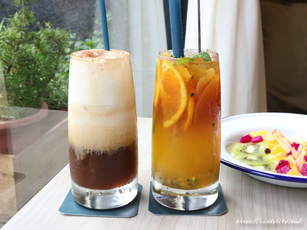 Hecho做咖啡Lite&Deli:台中美食│Hecho做咖啡Lite&Deli〃近中國醫藥大學,超美早午餐,挑高裝潢,網美必訪~