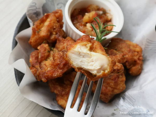 Hecho做咖啡Lite&Deli:台中美食│Hecho做咖啡Lite&Deli〃近中國醫藥大學,超美早午餐,挑高裝潢,網美必訪~