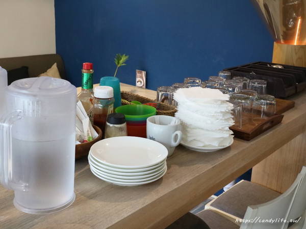 Hecho做咖啡Lite&Deli:台中美食│Hecho做咖啡Lite&Deli〃近中國醫藥大學,超美早午餐,挑高裝潢,網美必訪~