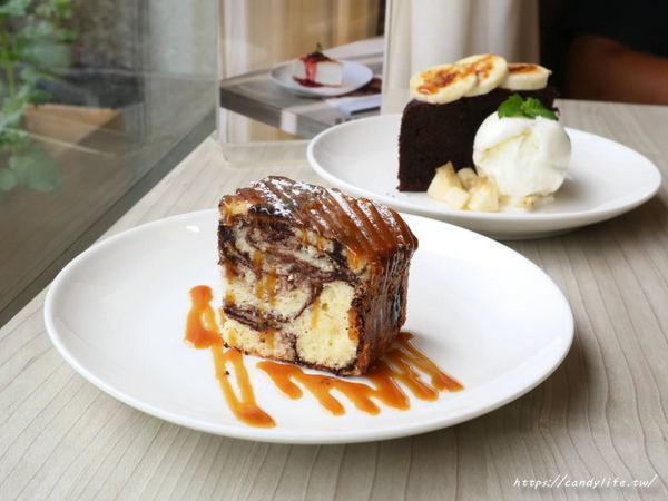 Hecho做咖啡Lite&Deli:台中美食│Hecho做咖啡Lite&Deli〃近中國醫藥大學,超美早午餐,挑高裝潢,網美必訪~