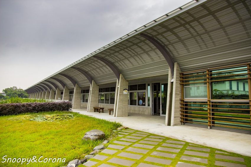 【玩樂．宜蘭】礁溪景點／甲鳥園～五星級清水模鴨舍，餵食鴨鴨、馬賽克DIY、還有好吃鴨蛋糕