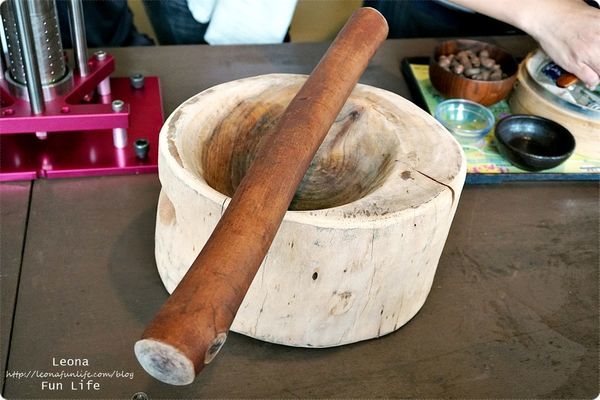 苗栗三義親子景點十六份人文茶館 勝興車站 擂茶 搗麻糬 榨苦茶油DSC00818.JPG