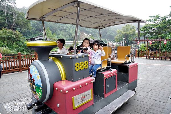 苗栗三義親子景點十六份人文茶館 勝興車站 擂茶 搗麻糬 榨苦茶油DSC01001.JPG