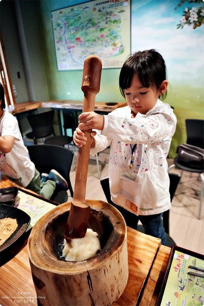 苗栗三義親子景點十六份人文茶館 勝興車站 擂茶 搗麻糬 榨苦茶油DSC00920.JPG