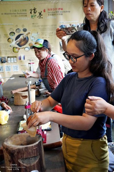 苗栗三義親子景點十六份人文茶館 勝興車站 擂茶 搗麻糬 榨苦茶油DSC00828.JPG
