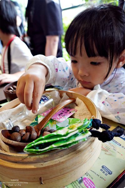 苗栗三義親子景點十六份人文茶館 勝興車站 擂茶 搗麻糬 榨苦茶油DSC00832.JPG