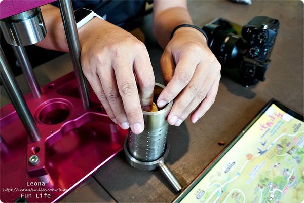 苗栗三義親子景點十六份人文茶館 勝興車站 擂茶 搗麻糬 榨苦茶油DSC00863.JPG