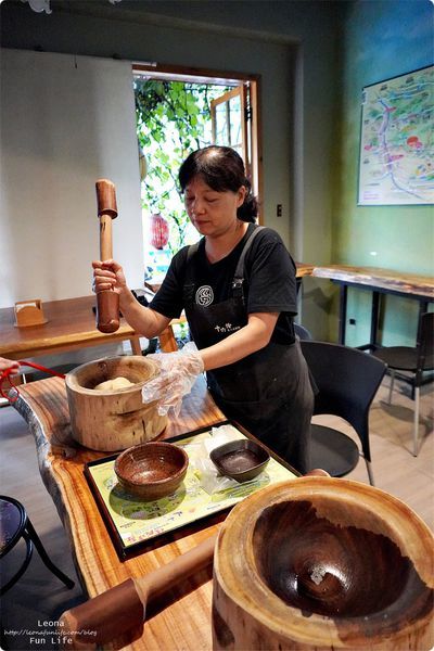 苗栗三義親子景點十六份人文茶館 勝興車站 擂茶 搗麻糬 榨苦茶油DSC00907.JPG