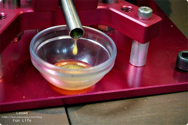 苗栗三義親子景點十六份人文茶館 勝興車站 擂茶 搗麻糬 榨苦茶油DSC00873.JPG