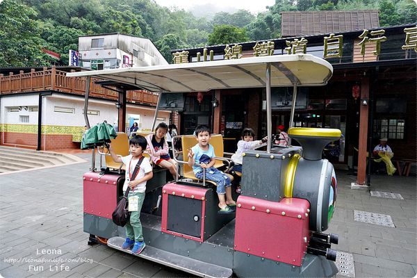 苗栗三義親子景點十六份人文茶館 勝興車站 擂茶 搗麻糬 榨苦茶油DSC00988.JPG
