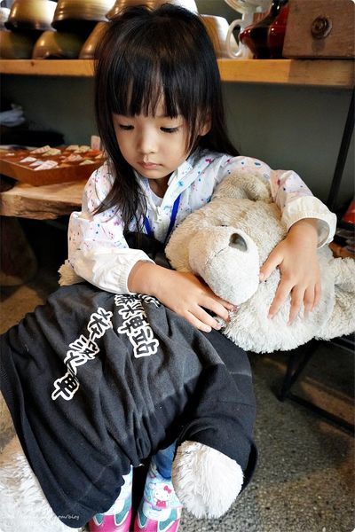 苗栗三義親子景點十六份人文茶館 勝興車站 擂茶 搗麻糬 榨苦茶油DSC00795.JPG