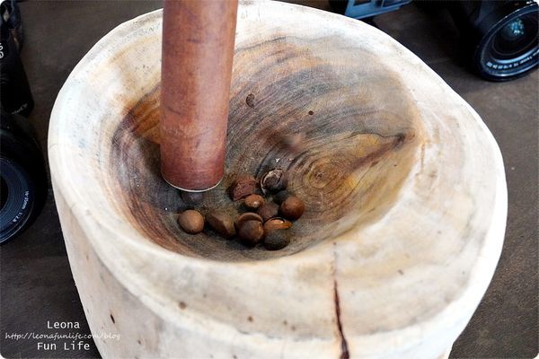 苗栗三義親子景點十六份人文茶館 勝興車站 擂茶 搗麻糬 榨苦茶油DSC00836.JPG