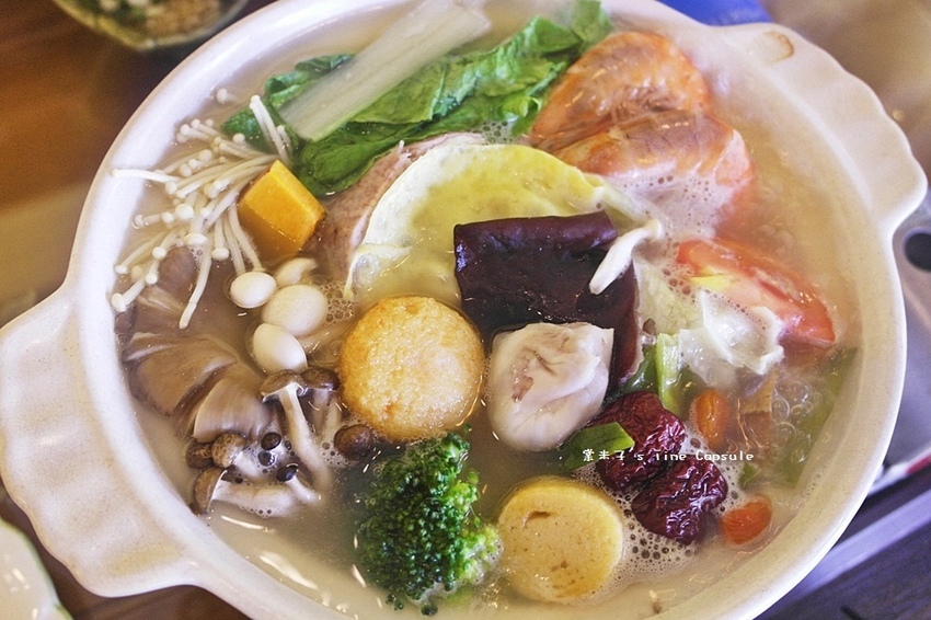 [台南東區火鍋]托斯卡尼艷陽下-每天限量又製作費工的回春膠原火鍋+香濃南瓜火鍋，健康養生又好吃~