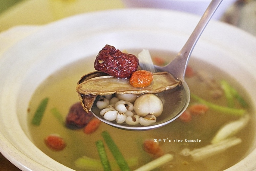 [台南東區火鍋]托斯卡尼艷陽下-每天限量又製作費工的回春膠原火鍋+香濃南瓜火鍋，健康養生又好吃~