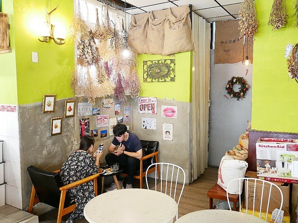 二月 • 森 烘焙工作室 forêt de février pâtisserie：二月 • 森 烘焙工作室 forêt de février pâtisserie-台中勤美巷弄隱藏甜點  甜點兼具設計感和美味  怎麼挑都不踩雷  不限時好自在