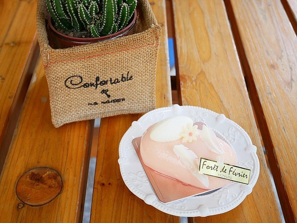 二月 • 森 烘焙工作室 forêt de février pâtisserie：二月 • 森 烘焙工作室 forêt de février pâtisserie-台中勤美巷弄隱藏甜點  甜點兼具設計感和美味  怎麼挑都不踩雷  不限時好自在