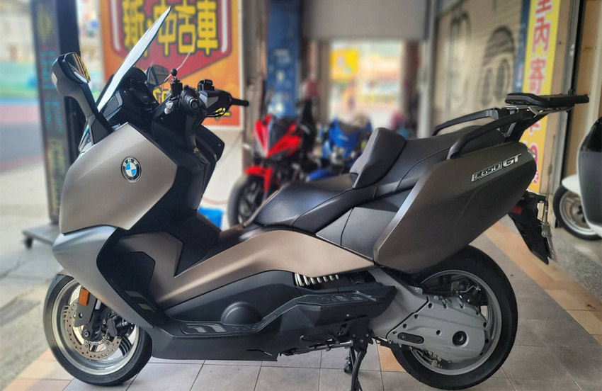 高雄一日遊｜短租199元起高雄租車超方便！跟著這樣玩旗津一日遊行程推薦:環球租車行好划算，火車站走路5分鐘 - 小潔趴趴走旅遊札記