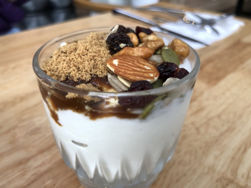 MUKO,MukoBrunch,我不是他媽媽,法式薄餅,蘋果肉桂,松露薯條,松露,焦糖奶茶,黑糖奶茶,氣泡飲,黑糖堅果優格,東門,早餐,IG