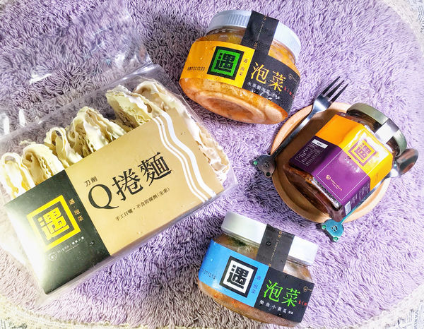 ♚料理小幫手♚遇泡菜。宅配團購小菜。高纖維低卡。輕食開胃菜。柴魚小黃瓜。水果脆泡菜。小魚乾XO醬。刀削Q捲麵。這樣加點味,零廚藝少女也可以變出一桌好菜