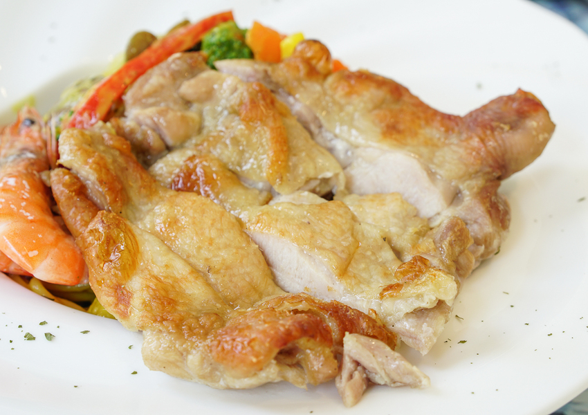 [高雄約會餐廳推薦]琴之森音樂交誼廣場-網美必來~純白貨櫃屋x水上鋼琴餐廳! - 美食好芃友