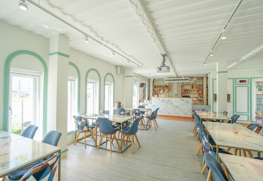 [高雄約會餐廳推薦]琴之森音樂交誼廣場-網美必來~純白貨櫃屋x水上鋼琴餐廳! - 美食好芃友