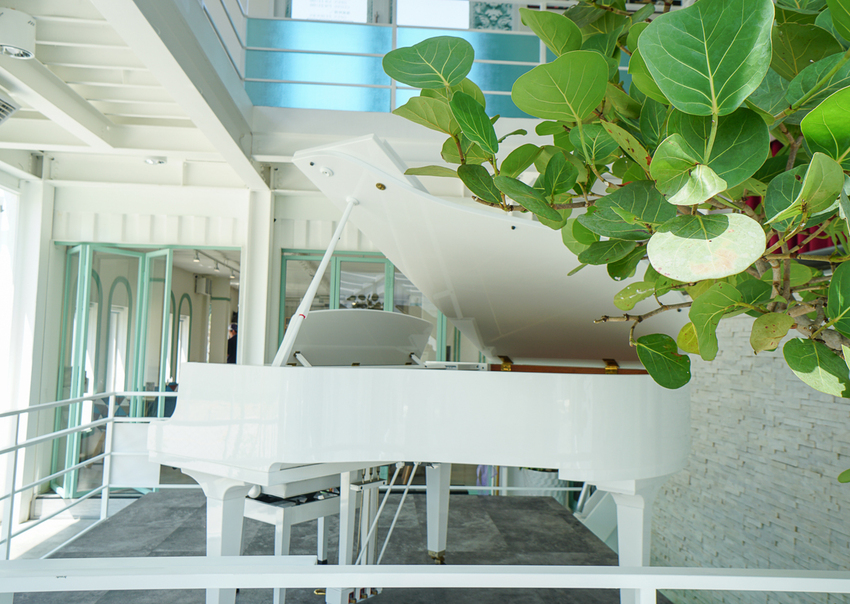 [高雄約會餐廳推薦]琴之森音樂交誼廣場-網美必來~純白貨櫃屋x水上鋼琴餐廳! - 美食好芃友