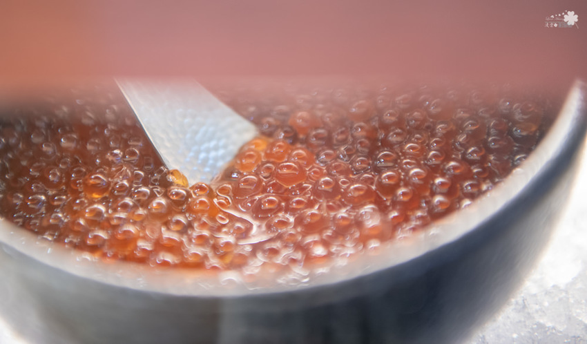 中壢美食推薦》坐著做。初陣壽司 - 高級的食材 平價的消費 隱身在影城內的日式料理 - 時空幻境 凌雲江海清