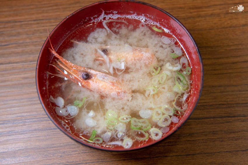 中壢美食推薦》坐著做。初陣壽司 - 高級的食材 平價的消費 隱身在影城內的日式料理 - 時空幻境 凌雲江海清