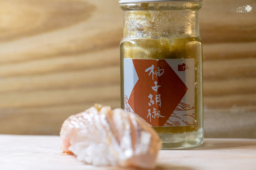 中壢美食推薦》坐著做。初陣壽司 - 高級的食材 平價的消費 隱身在影城內的日式料理 - 時空幻境 凌雲江海清