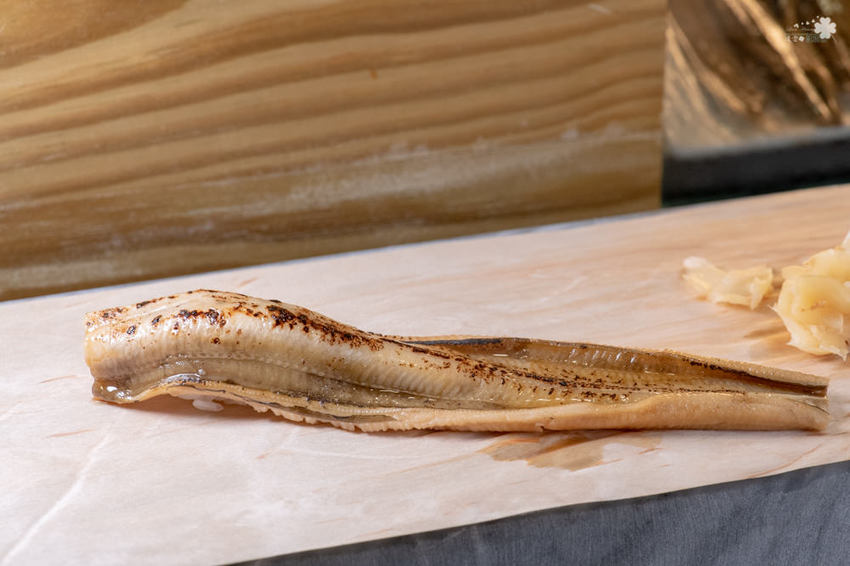 中壢美食推薦》坐著做。初陣壽司 - 高級的食材 平價的消費 隱身在影城內的日式料理 - 時空幻境 凌雲江海清