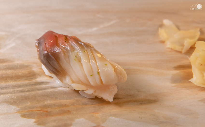 中壢美食推薦》坐著做。初陣壽司 - 高級的食材 平價的消費 隱身在影城內的日式料理 - 時空幻境 凌雲江海清