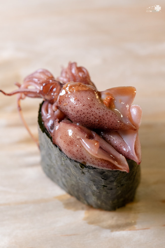 中壢美食推薦》坐著做。初陣壽司 - 高級的食材 平價的消費 隱身在影城內的日式料理 - 時空幻境 凌雲江海清