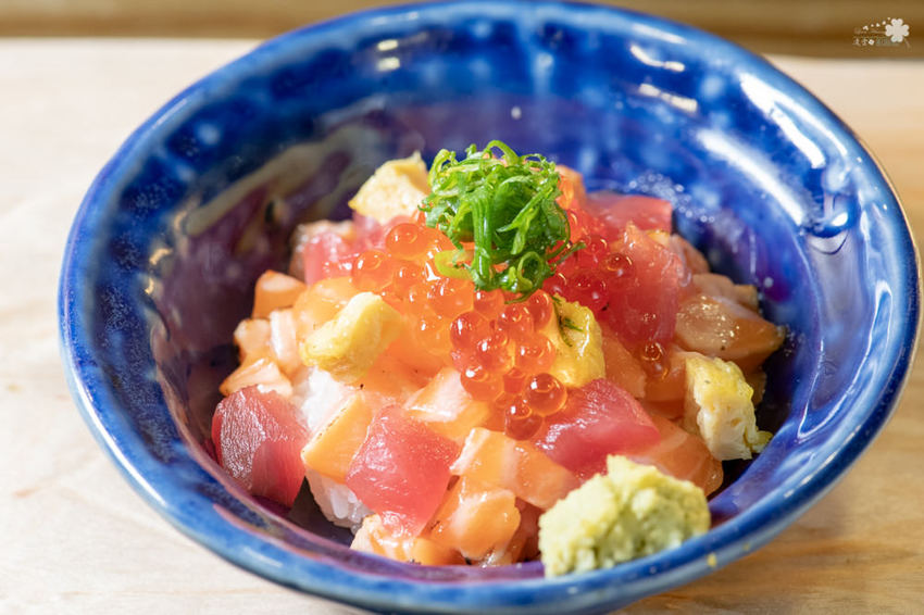 中壢美食推薦》坐著做。初陣壽司 - 高級的食材 平價的消費 隱身在影城內的日式料理 - 時空幻境 凌雲江海清