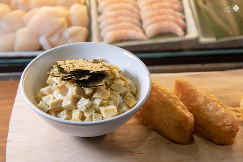 中壢美食推薦》坐著做。初陣壽司 - 高級的食材 平價的消費 隱身在影城內的日式料理 - 時空幻境 凌雲江海清